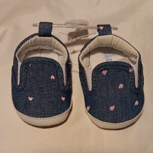 NB BABY GIRLS SLIP- ON SHOES WITH PINK HEARTS